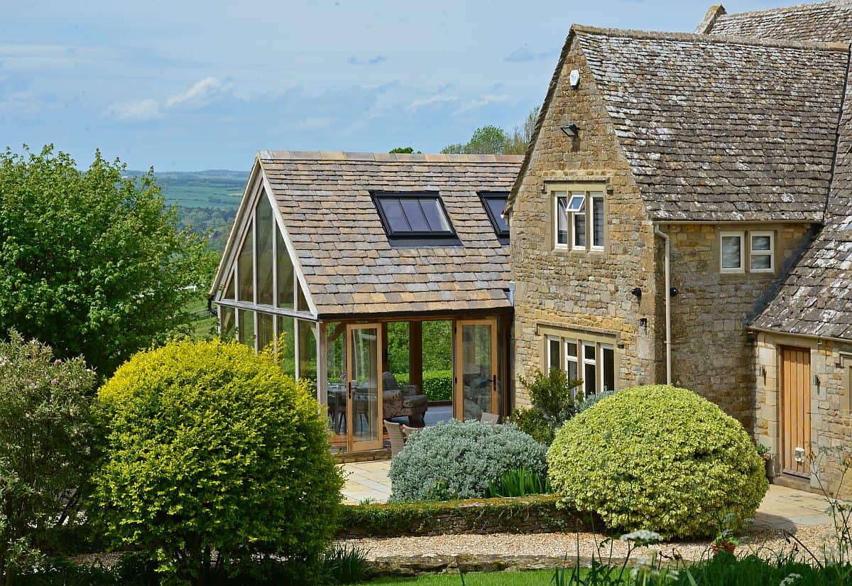 oak garden room with tiled roof